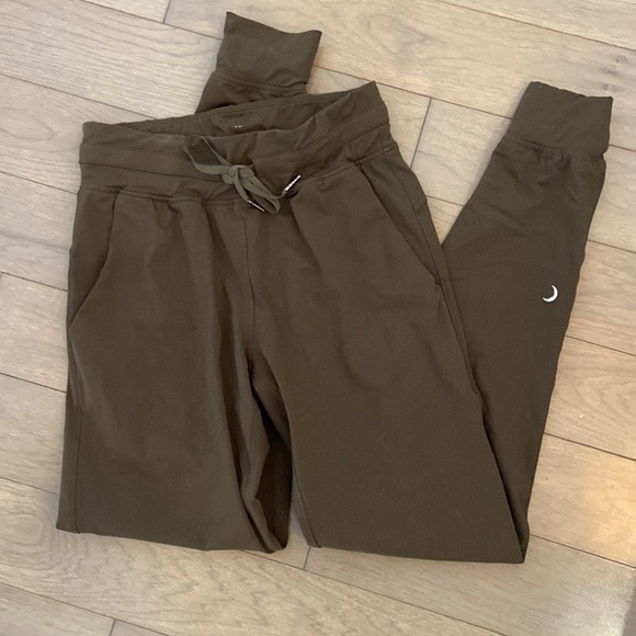ZYIA Olive Ascend Joggers Large - Picture 4 of 8